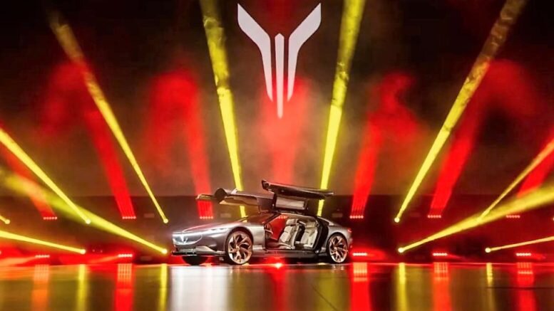 На фото: презентация суббренда премиальных электромобилей Dongfeng Voyah.