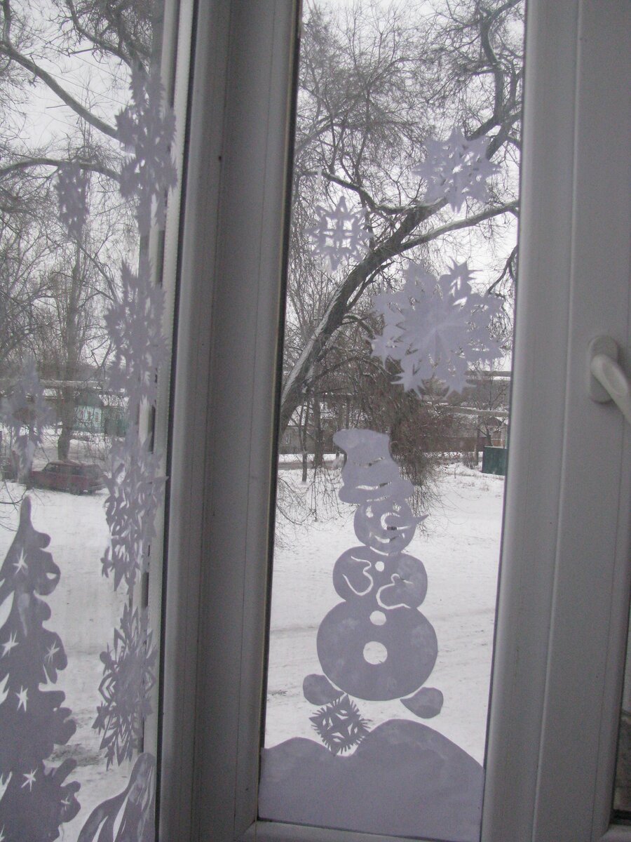 Снежинки на окна красками