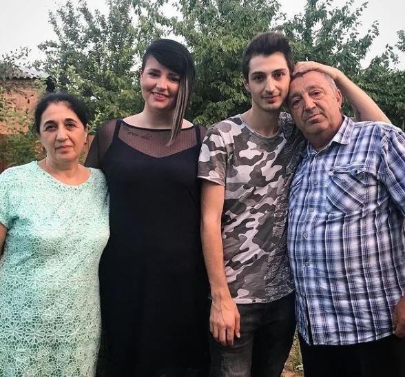 семья Оганесян (фото из Instagram)