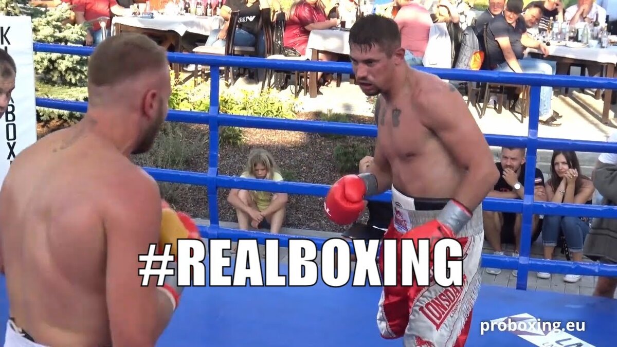 В боксерском ринге профессионалы