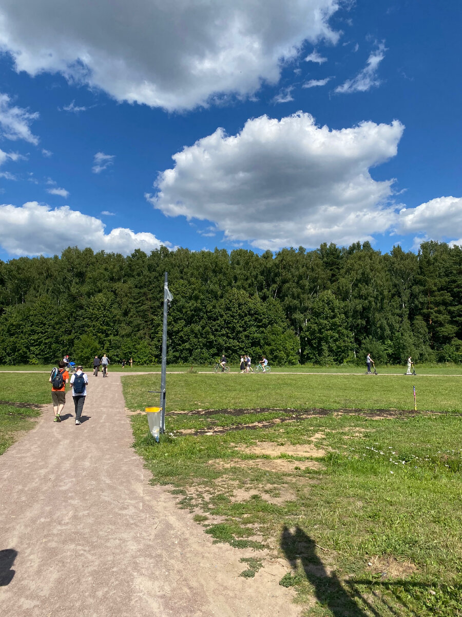 Главный вход с первой парковки