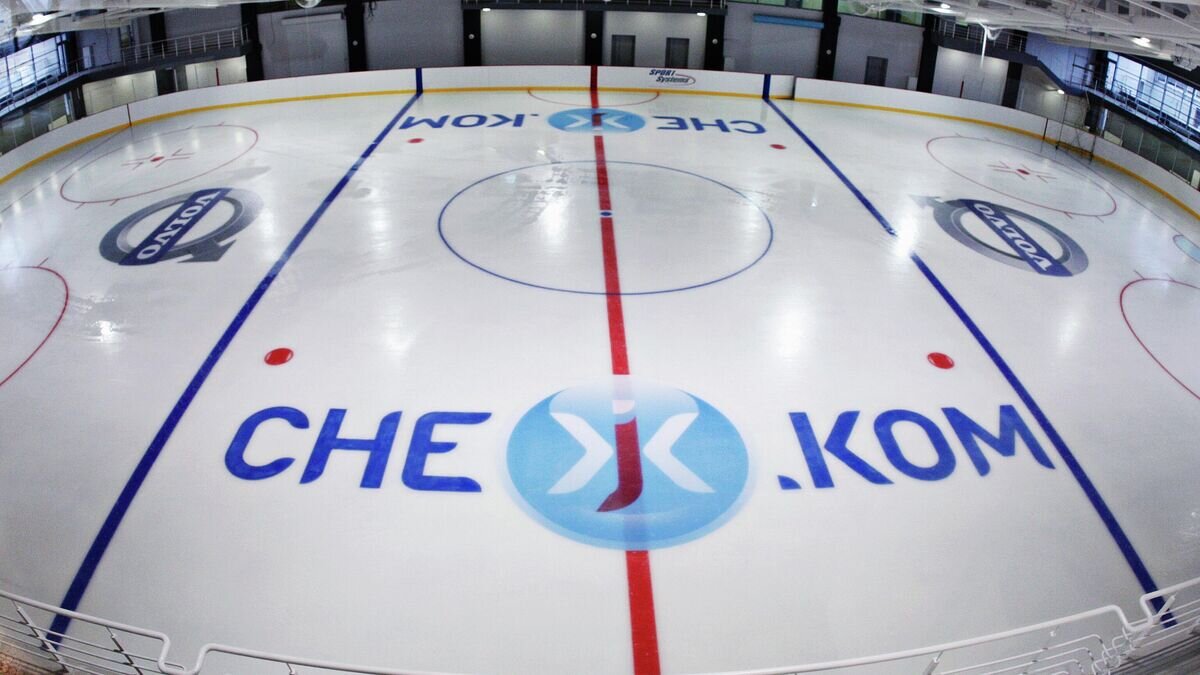    Ледовый стадион в здании горнолыжного комплекса "Снеж.Ком"© РИА Новости / Антон Денисов