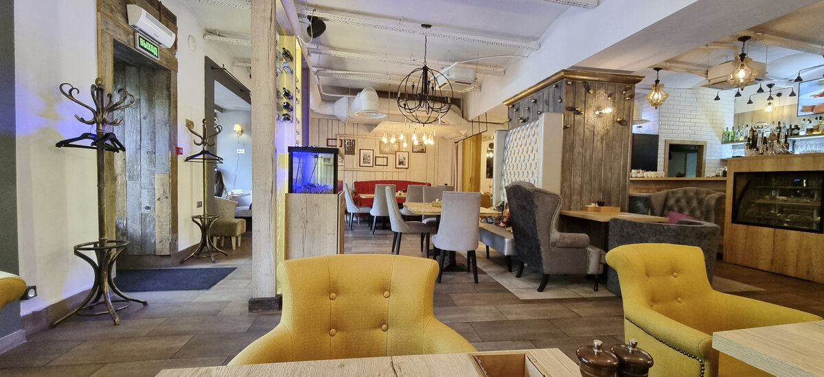 "Пироги, Вино и Гусь", интерьер