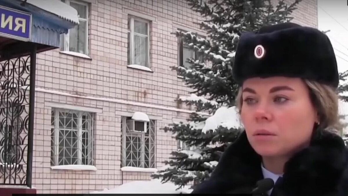     Сотрудница МВД Удмуртии во время своего личного отпуска задержала аферистку, которая ограбила в Ижевске несколько пожилых женщин.