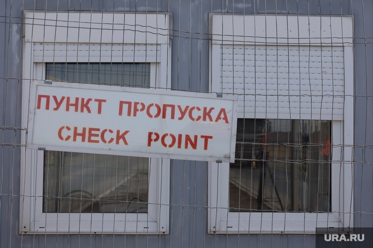    Иностранцы пытались в обход пункта попуска пересечь государственную границу