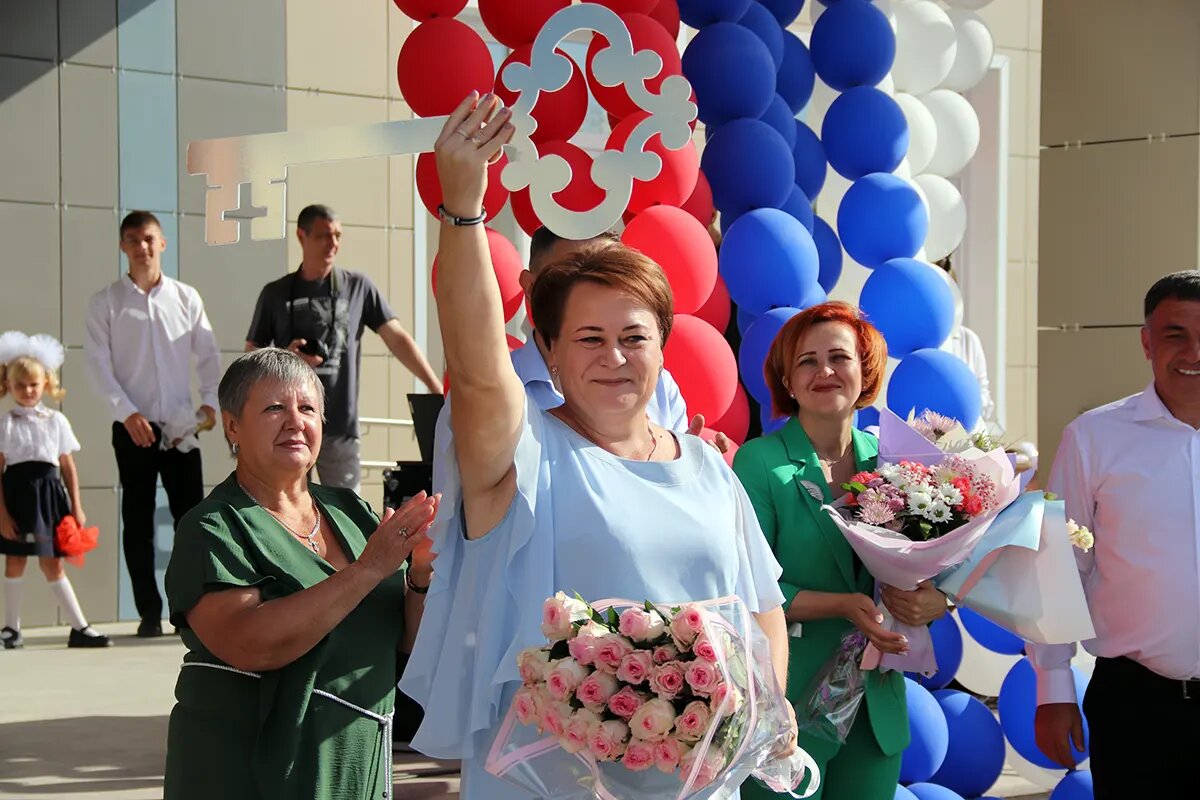 Рп5 буденновская. СОШ 2 Буденновск. Буденновск школа. Директор 6 школы Буденновск. Совхоз Буденновская школа внутри.