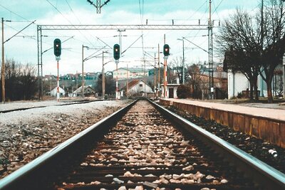    Железная дорога ©Sven Kucinic Unsplash.com