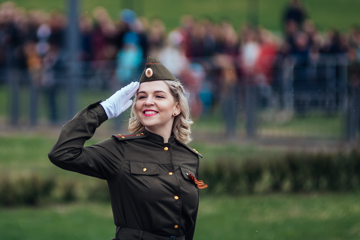  Приветствие американских военнослужащих называется "салют" и сильно отличается от того, как приветствуют многие бывшие советские военнослужащие.-3