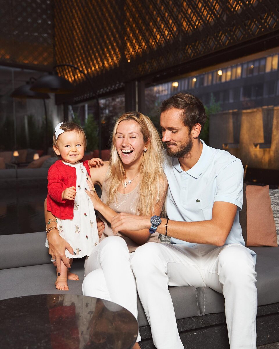    Даниил Медведев воссоединился с семьейСоцсети Даниила Медведева