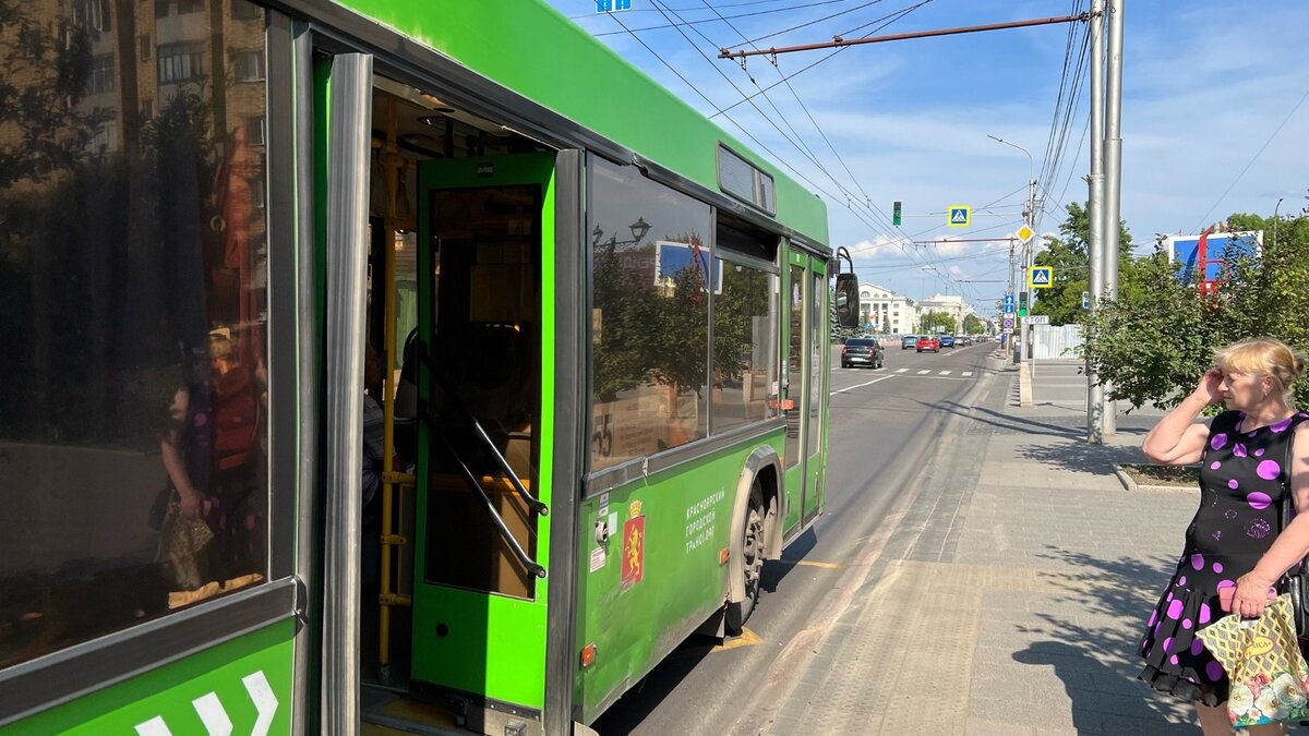     Председатель ассоциации пассажирских перевозчиков Красноярского края Михаил Омышев рассказал, что городские заправки отказываются заправлять пассажирские автобусы.