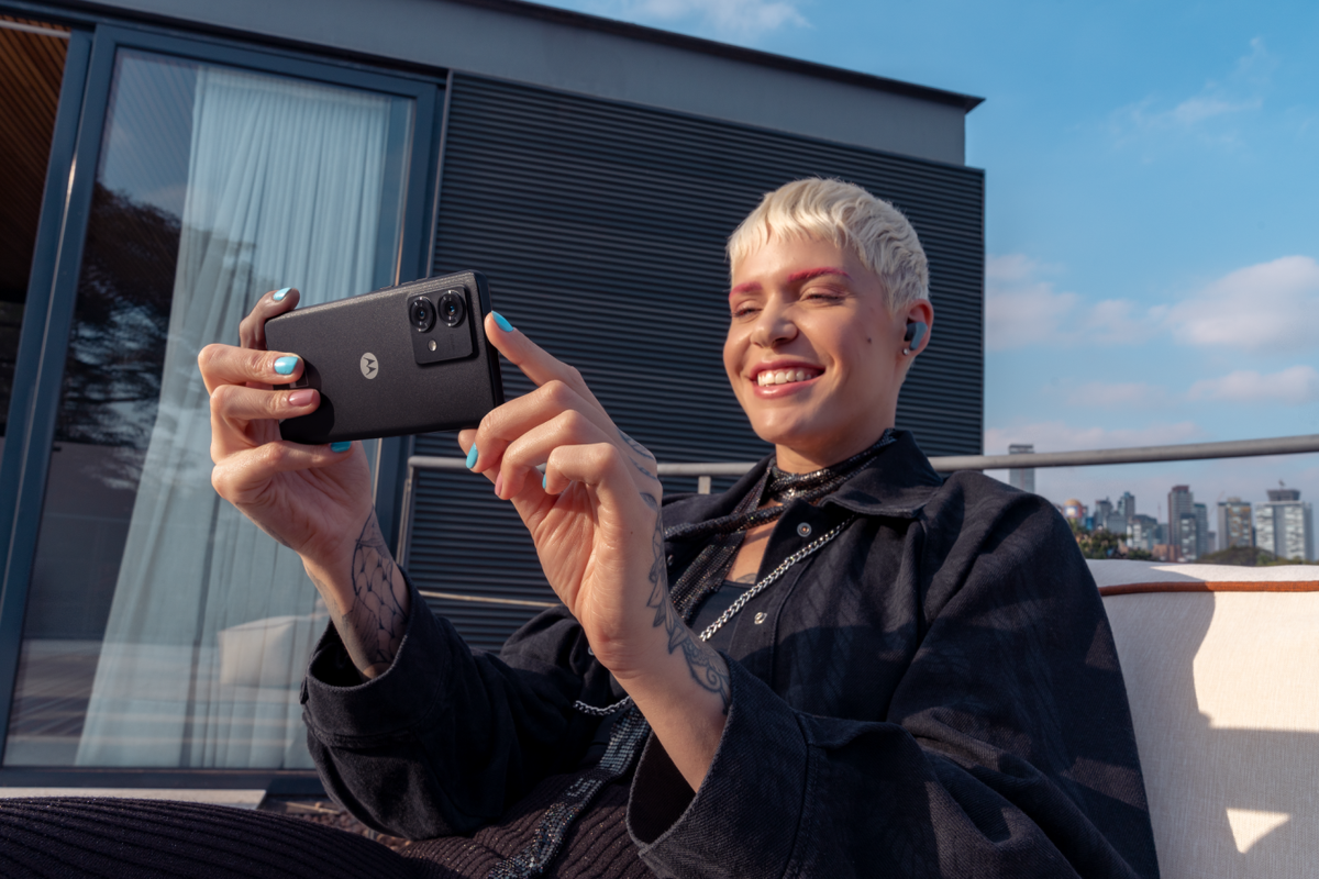 П смартфона Motorola Edge 40 Neo