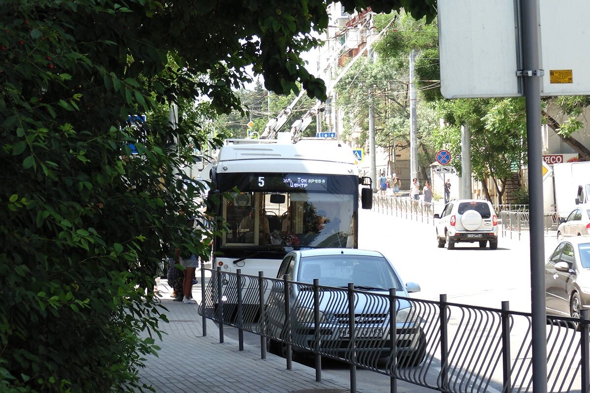Троллейбус 5 симферополь. В Саратове картинки мост троллейбусы ходили картинки.