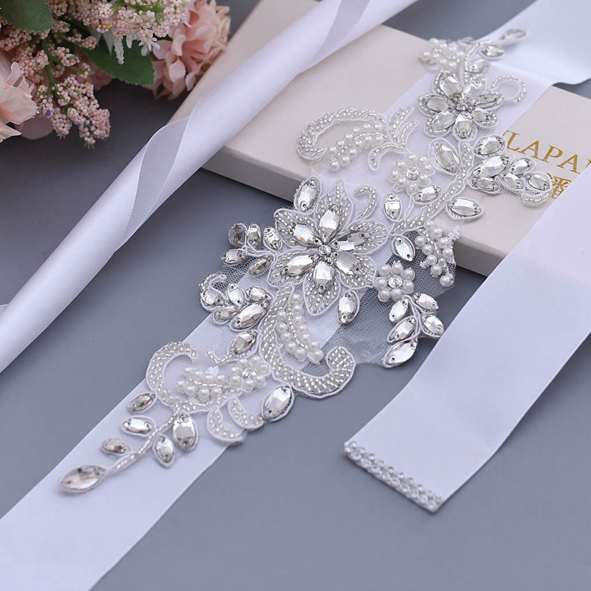 Пояс со стразами на свадебное платье