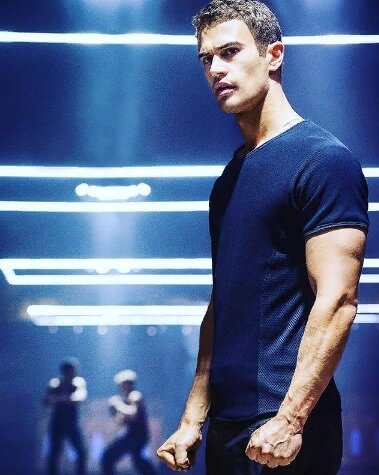 Фото: instagram.com/theojamesofficial