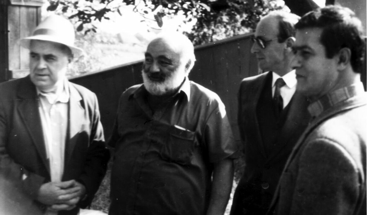 Параджанов в центре, Балаян первый справа 