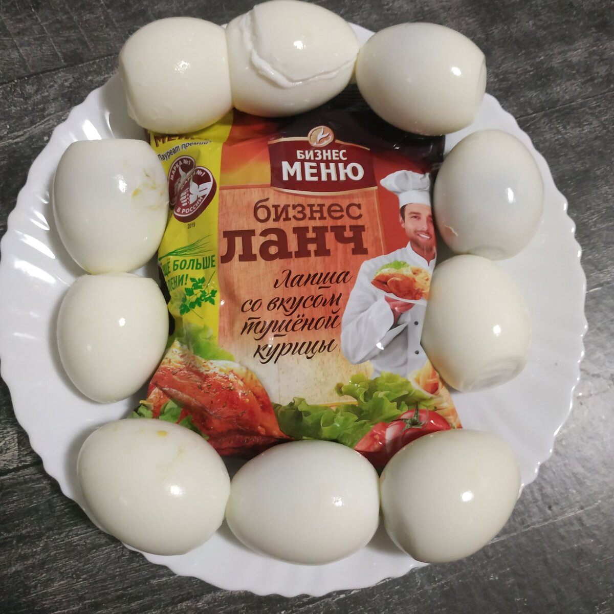 Беру яйца и вермишель, и через 5 минут вкуснятина готова