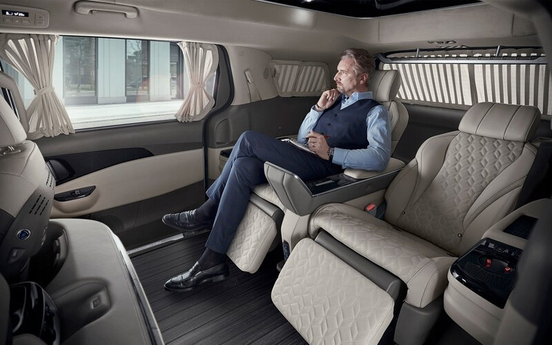Самая роскошная версия Kia Carnival - фото внутри