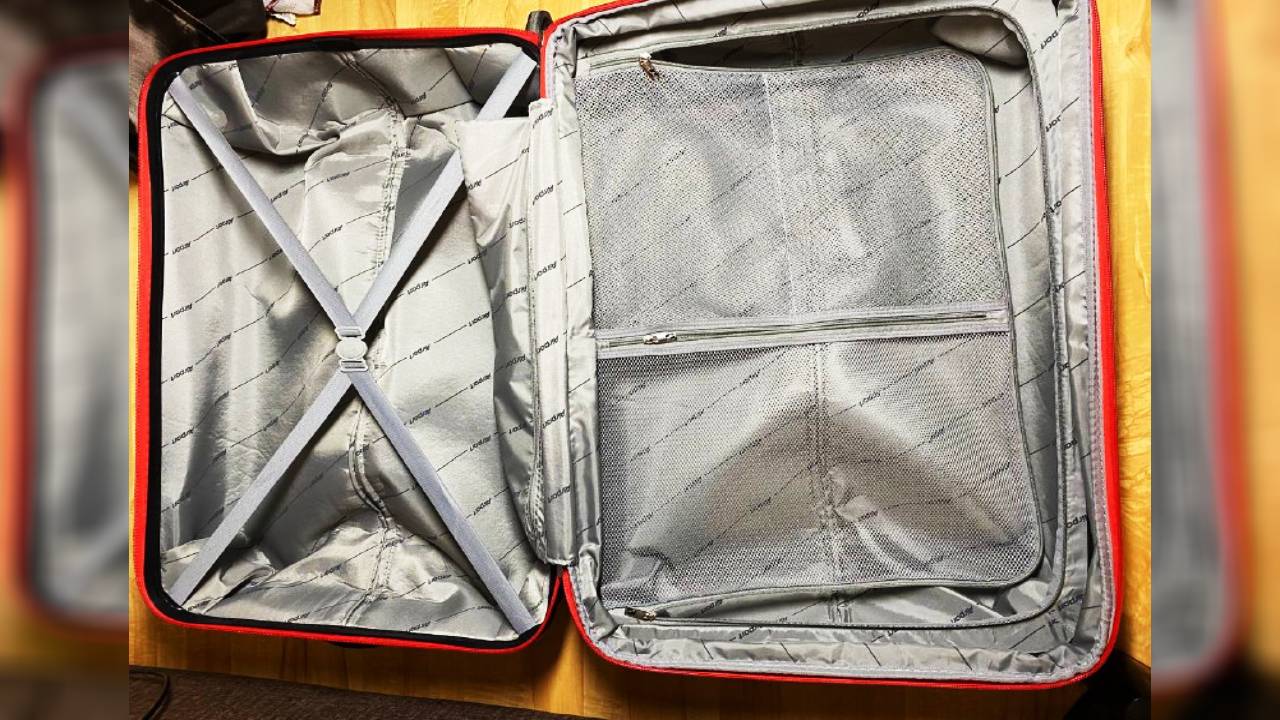 Купила чемодан в Ашане по привлекательной цене. Муж недоволен, утверждает, что развалится при первой поездке4