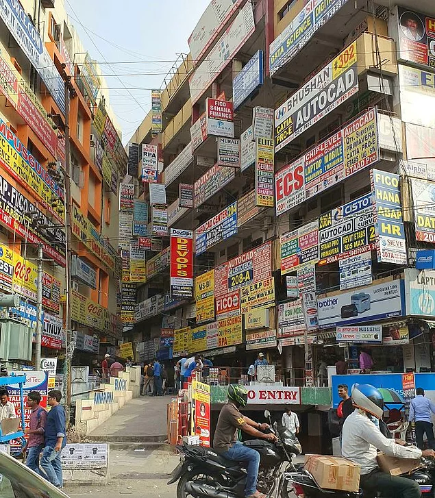 Мы привыкли видеть в Интернете идеальные снимки красивой архитектуры, зеленых пейзажей, живописных достопримечательностей, счастливых туристов и тому подобное.-21