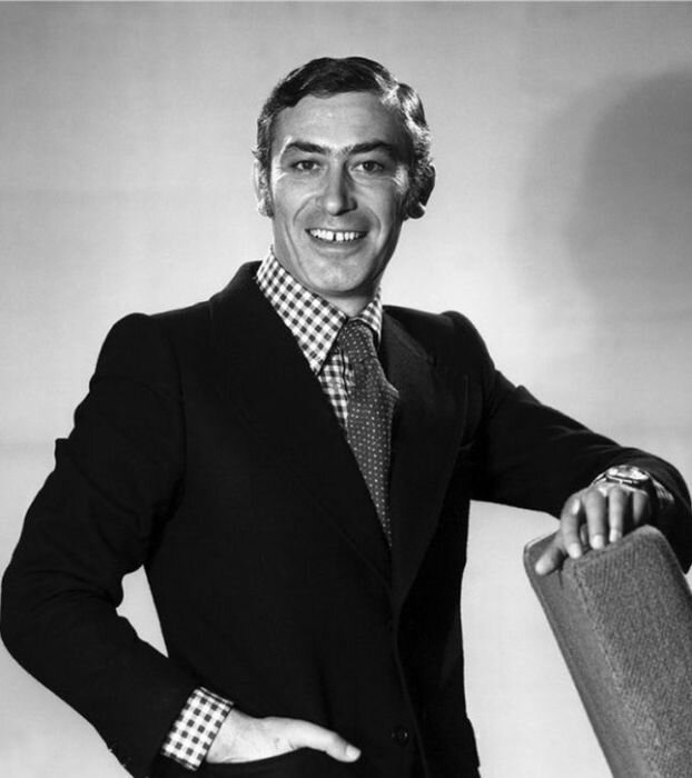 Легенда советского кино и эстрады – Вахтанг Кикабидзе. Его незабываемый, мягкий и бесконечно красивый голос, способный прикасаться к душе слушателей, помнят и до сих пор любят миллионы людей.-3