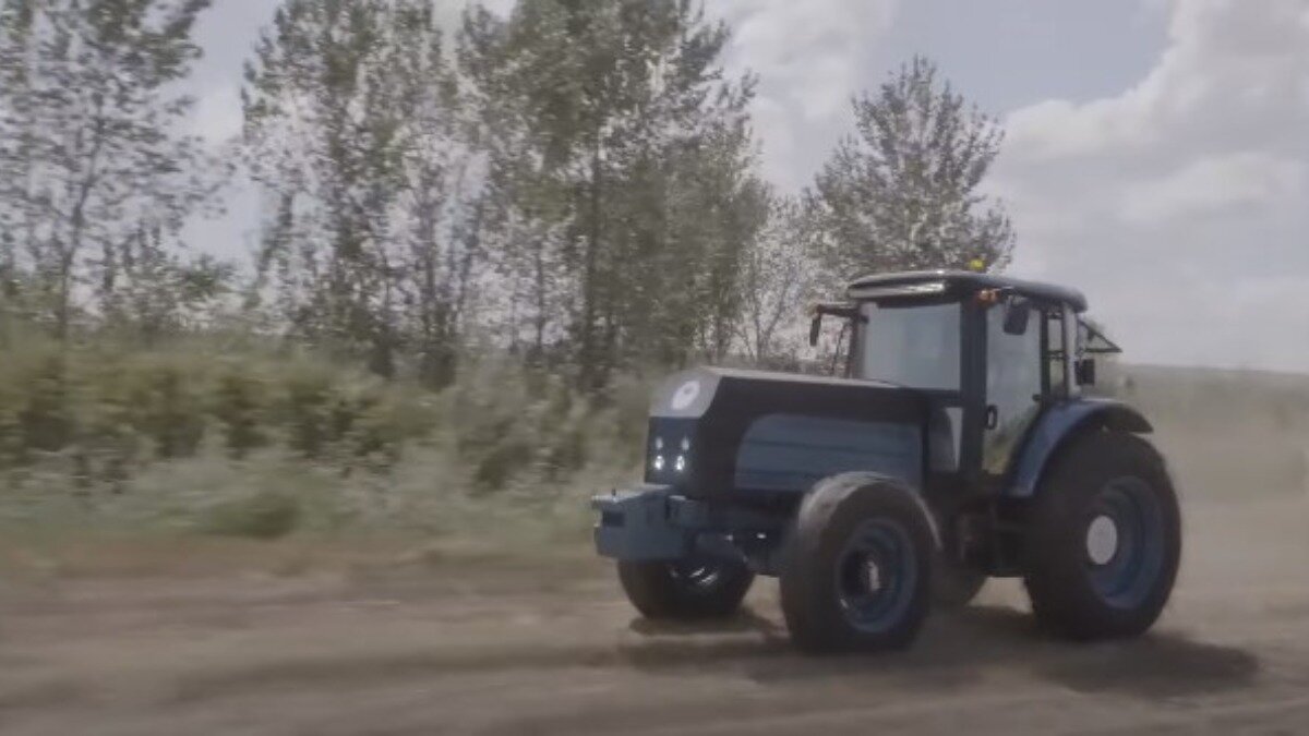 Трактор ZY Electric Tractor с электрическим приводом. Фото: Youtube-канал Future Farming
