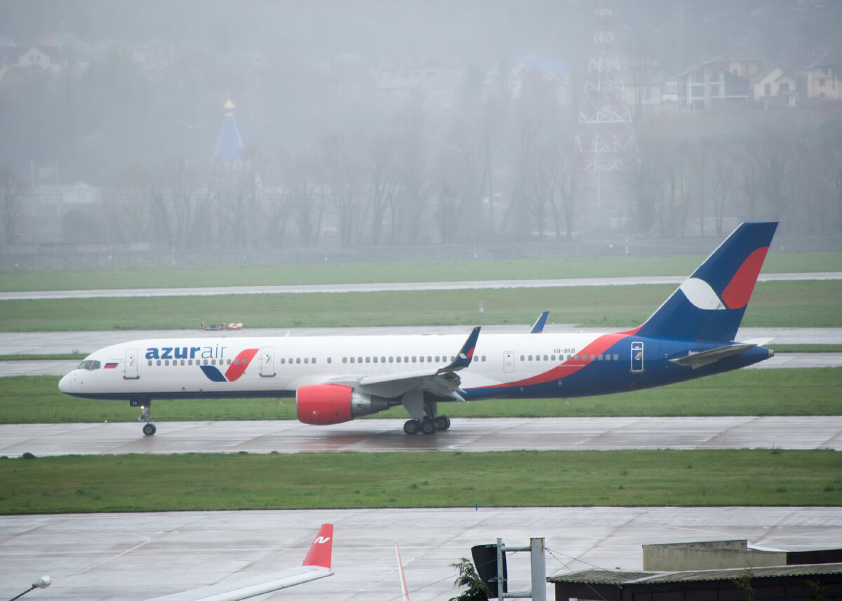 Boeing 757-2Q8, VQ-BKB, Azur Air.