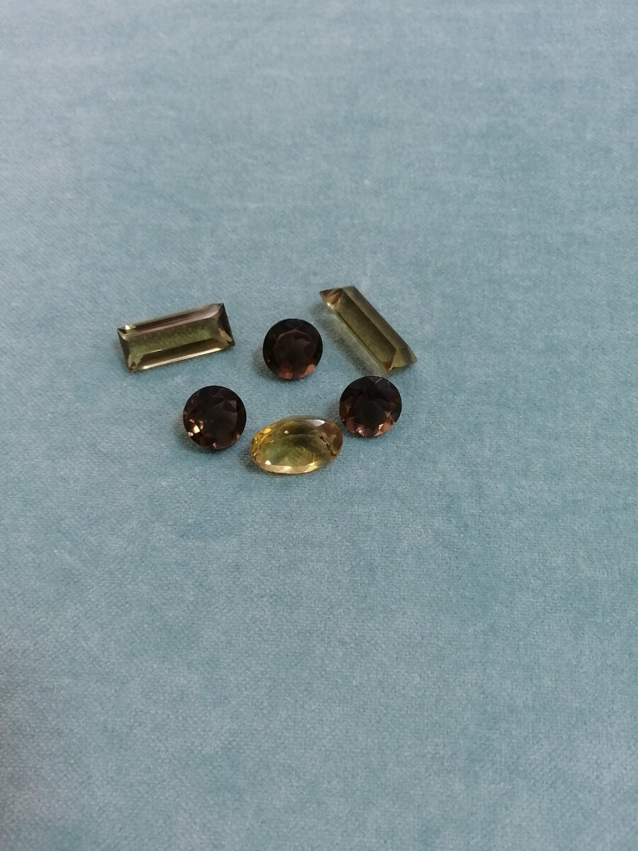 Раухтопаз в разных огранках и оттенках