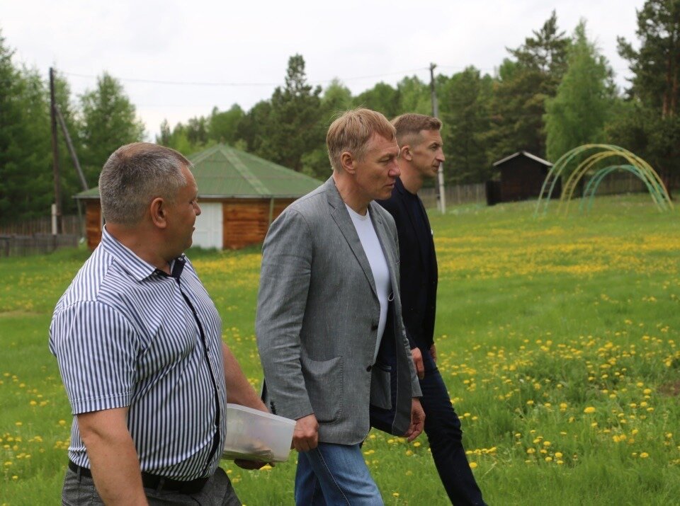 Сергей Кочан (в центре)