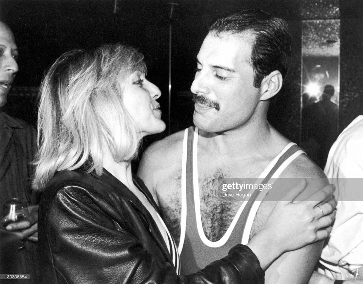День рождения Фредди Xenon nightclub, London, UK, September 1984                https://www.gettyimages.de/fotos/mary-austin-?assettype=image&family=editorial&phrase=mary%20austin%20&sort=best