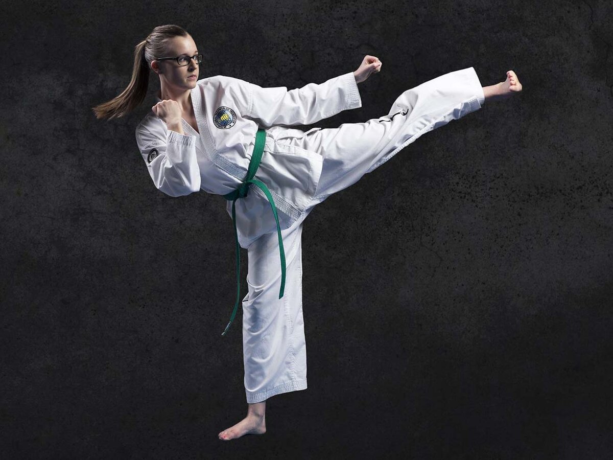 Презентация на тему ушу. Единоборец выбравший мягкий путь 8 букв. Презентация ушу для детей. Виды борьбы список. Единоборства черно белое.