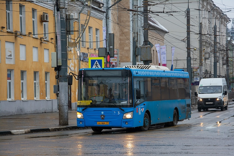 ЛиАЗ-4292. Уже тогда, 1 января (!!!), он показался мне слишком тесным для 18 маршрута…