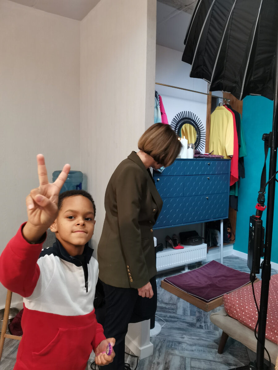 В гостях "Редакция" Пивоварова, корреспондент рассматривает наше интерьерное решение. 