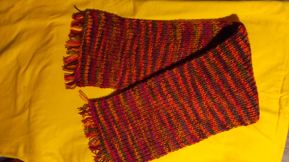 вот так легла секционно окрашенная пряжа в данном шарфе