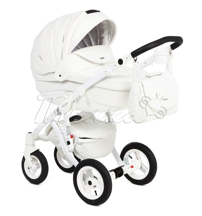 1.	Коляска. Очень важно, чтобы она была не очень тяжелая и маневренная. Мы остановили выбор на 2 в 1 для новорожденных Adamex barletta. Брали её за 40 тыс. Огромный плюс, что она из эко-кожи и дождевик по факту не нужен. 