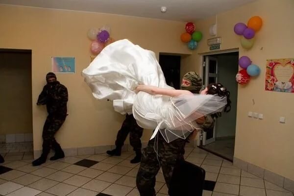 Что бы вы не задумали - всегда обговорите это с ведущим, иначе праздник может быть испорчен