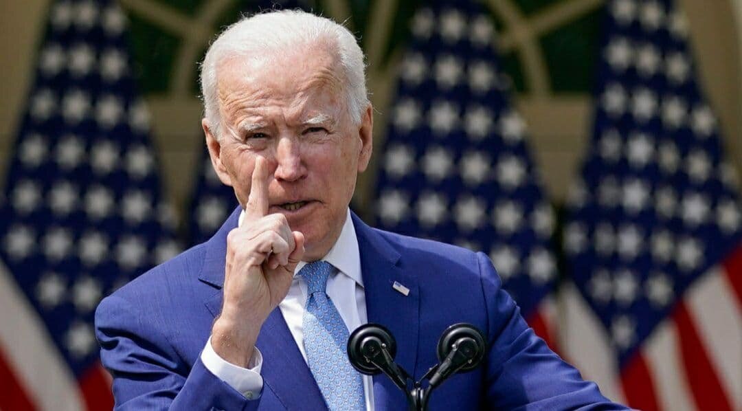 Решение президента Байдена об эвакуации посольства в Киеве, Украина, столь раннее, разделило экспертов.