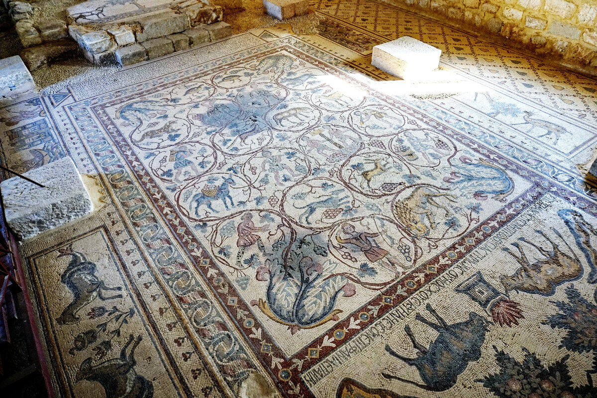 Иордания, Хирбет Аль-Мухайят. Три фото в галерее