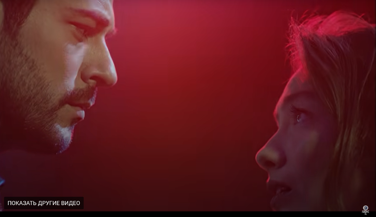 Случайная встреча героев на концерте группы "Pera". Кадр из сериала.