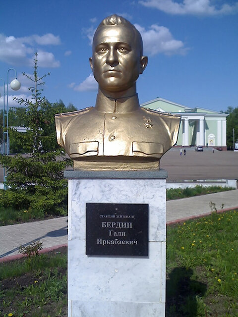 Бюст Г.И. Бердина в Ишимбае