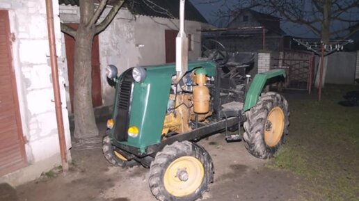 Мини-трактор, сделанный своими руками, помогает заготавливать корма для местного хозяйства