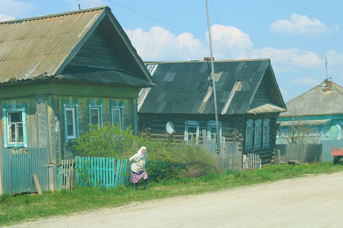 Марийское село на границе с двумя областями — Кировской и Нижегородской.  Улицы и деревянные дома Шыцсира | Под зонтиком | Дзен