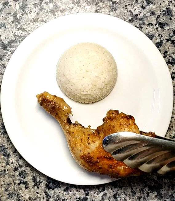 Как приготовить куриные окорочка с рисом и овощами в духовке