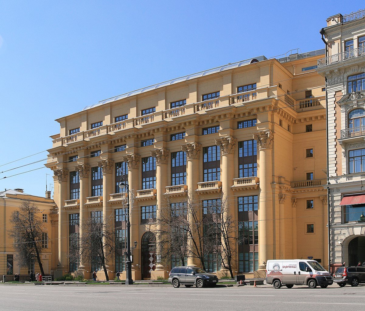 Архитектор И.В. Жолтовский. Дом Моссовета на ул. Моховой в Москве. 1934 https://upload.wikimedia.org/wikipedia/commons/thumb/0/0c/Moscow_ZholtovskyHouse_I36.jpg/1200px-Moscow_ZholtovskyHouse_I36.jpg