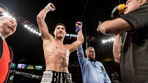 Победа Дмитрия Бивола единогласным решением 