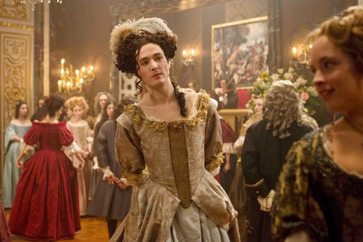 кадр из сериала "Версаль"