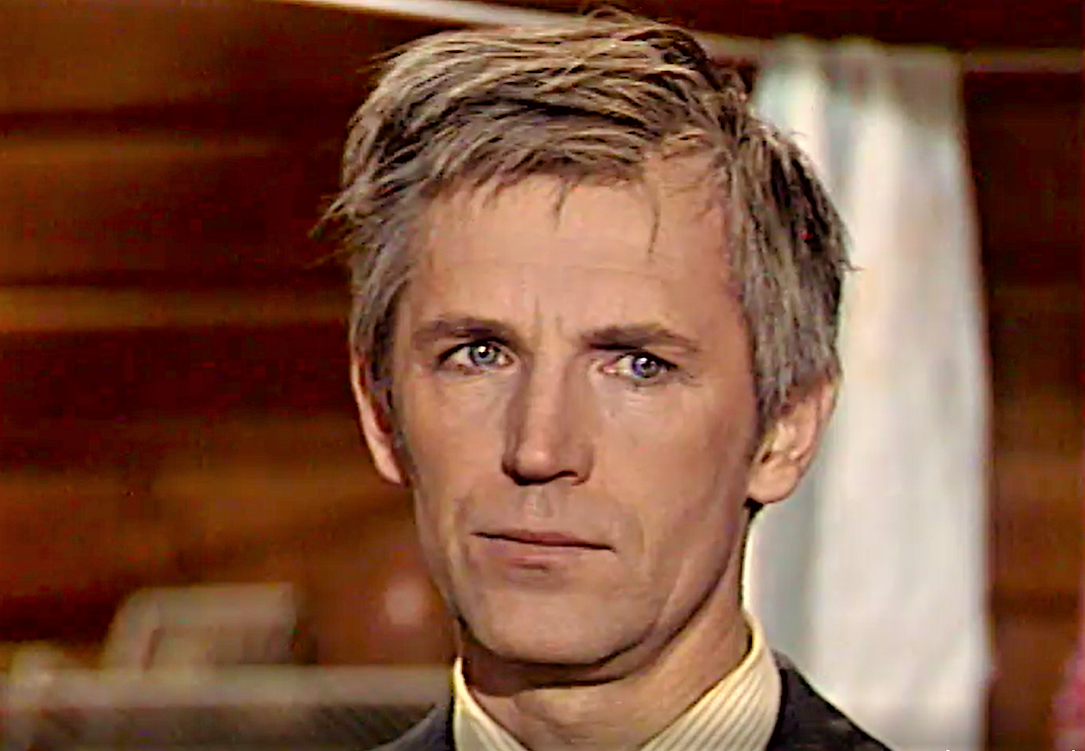 Кадр из телепостановки "Дом окнами в поле" (1979)