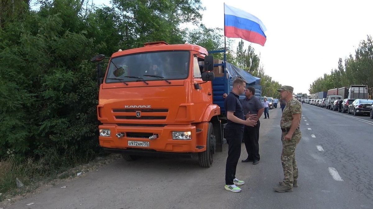 Памятник самолет в новоазовске. Памятник самолет в новоазовске. Новоазовск машина. Новоазовск машина. Новоазовск машина.