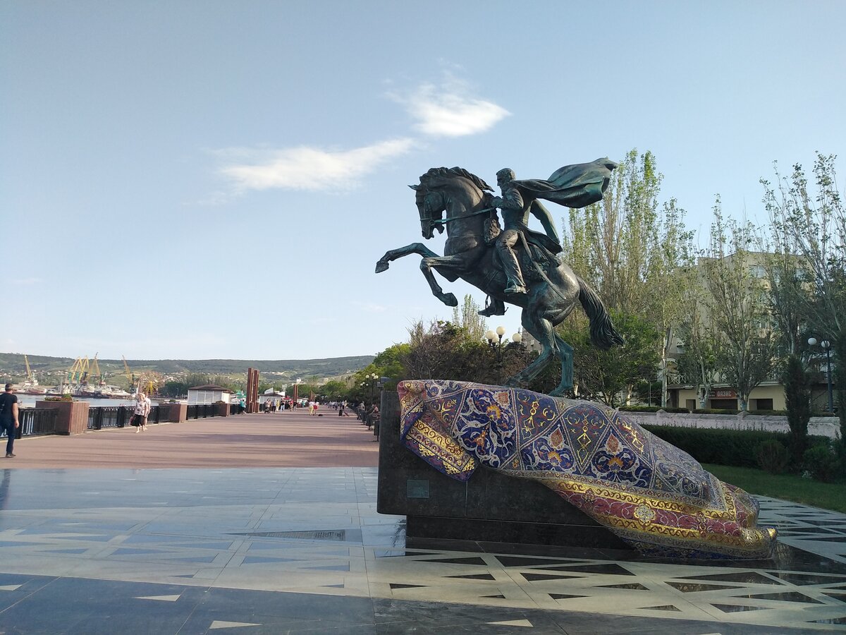 Памятник П.С. Котляровскому в Феодосии (открыт в 2020 году). Фото автора