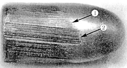 1 - первичные следы остаются от ствола при поступательном движении, 2 - вторичные от нарезов, когда пуля начинает вращаться