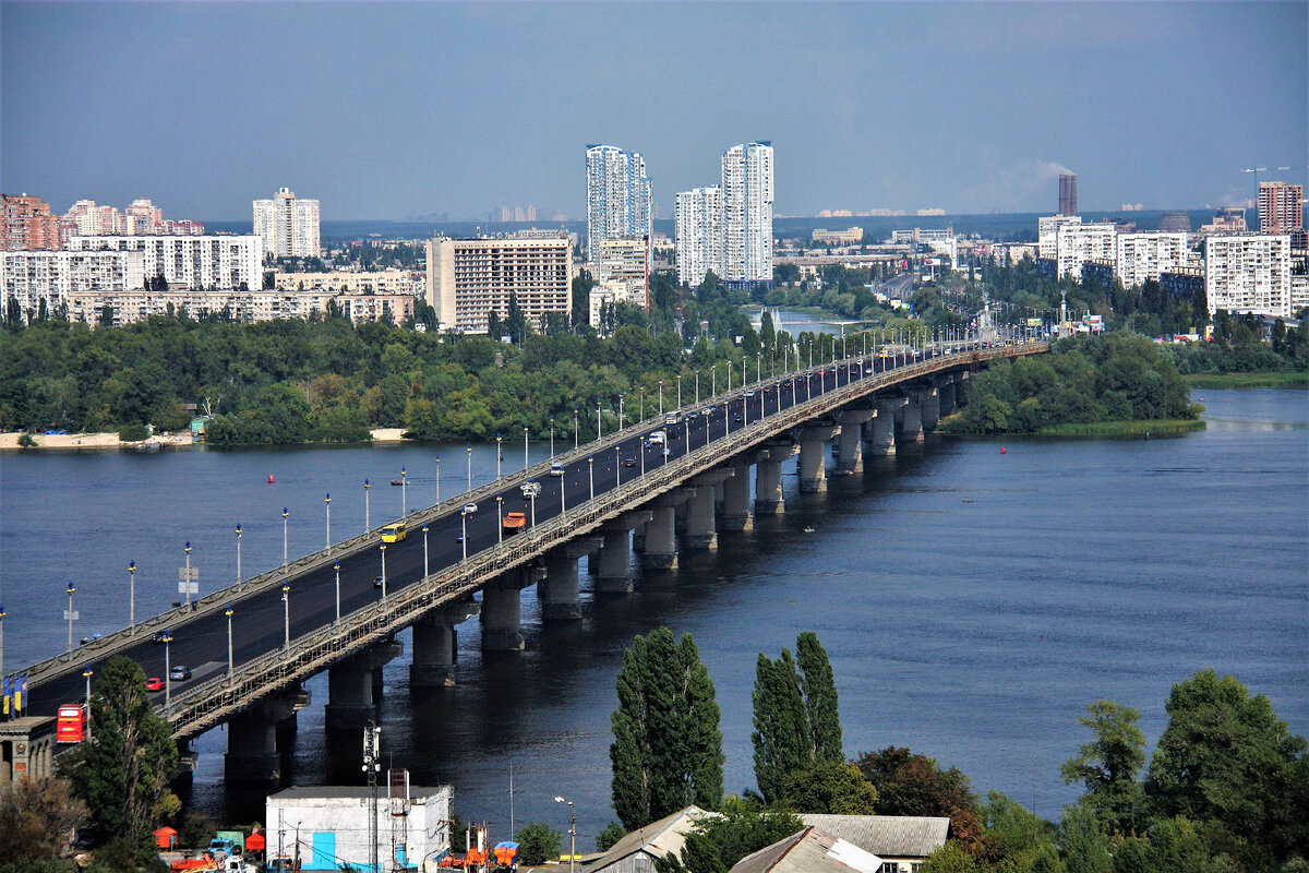 © Ксандриэль / CC BY-SA 4.0 (Мост Патона в Киеве, 2017 г.)